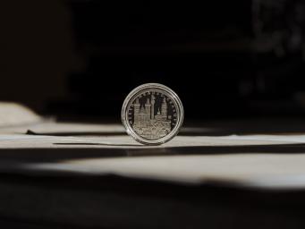 Zahájení prodeje pamětních medailí k 800. výročí Hradce Králové 6. 10. 2025!