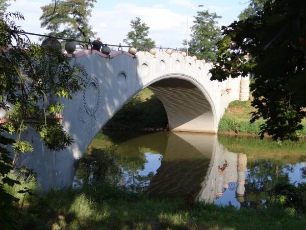 Podél Labe ke kamennému mostu