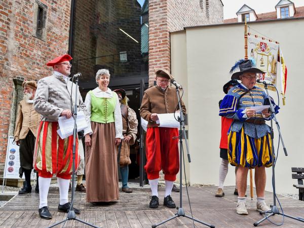 Ceremoniál zvoníků a slavnostní zvonění na Bílé věži